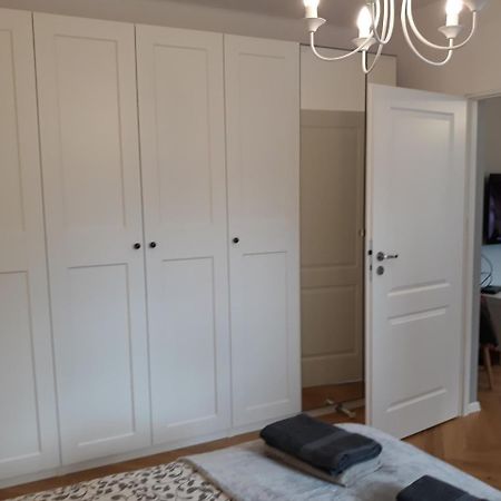 קטוביץ 2 Bedroom City Center Apartment מראה חיצוני תמונה