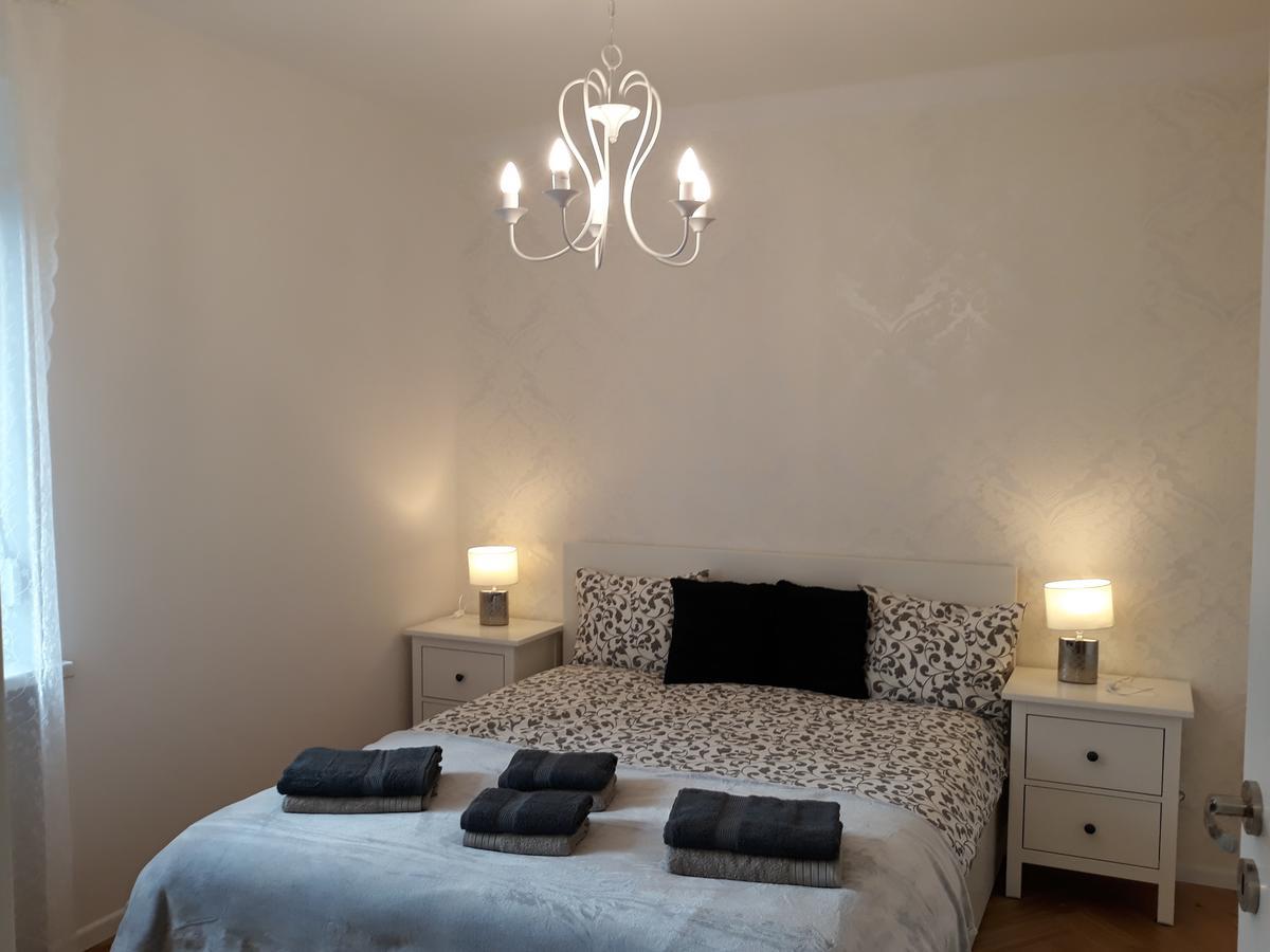 קטוביץ 2 Bedroom City Center Apartment מראה חיצוני תמונה