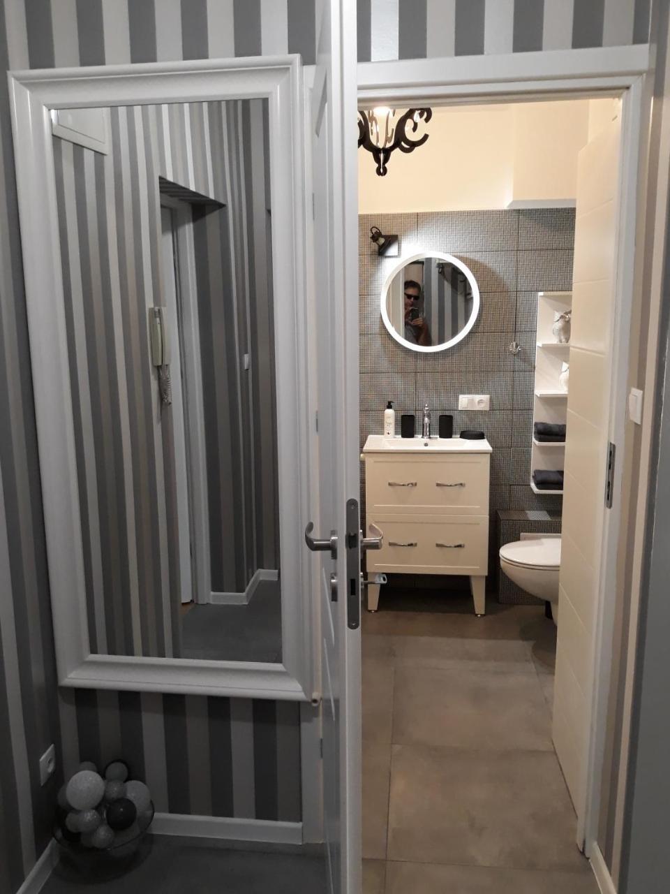 קטוביץ 2 Bedroom City Center Apartment מראה חיצוני תמונה