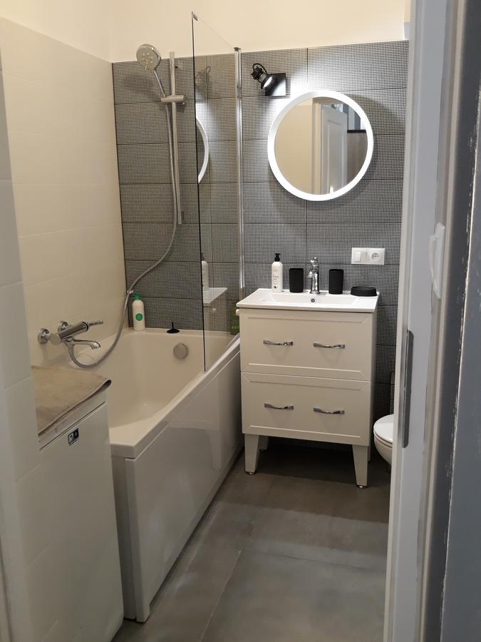 קטוביץ 2 Bedroom City Center Apartment מראה חיצוני תמונה
