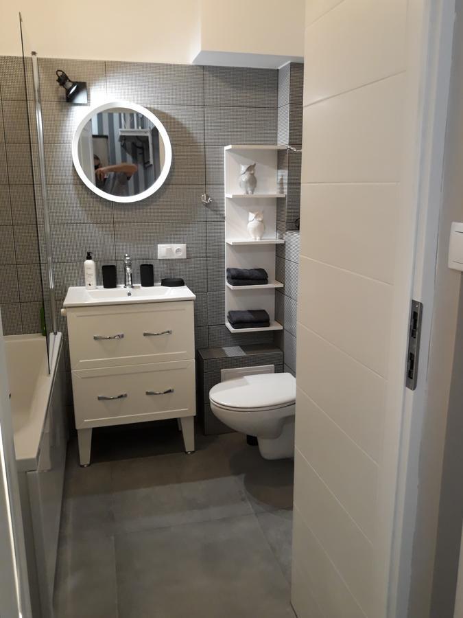 קטוביץ 2 Bedroom City Center Apartment מראה חיצוני תמונה